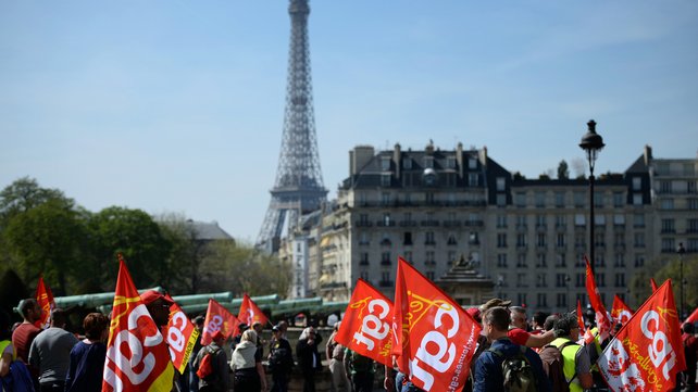 Французы вышли на протест против политики Олланда