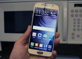 Любитель тестировать гаджеты попытался зарядить Samsung Galaxy S6 в микроволновке