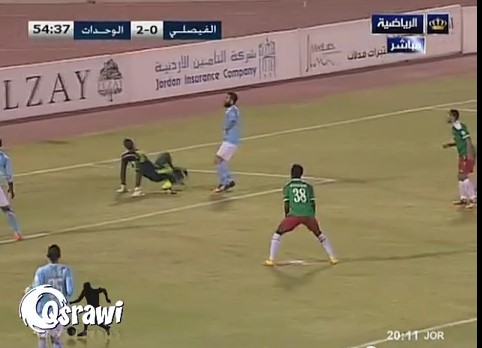 Интернет взорвало видео с курьезным автоголом