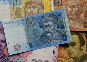 Гривна стала самой слабой валютой в мире, опередив рубль