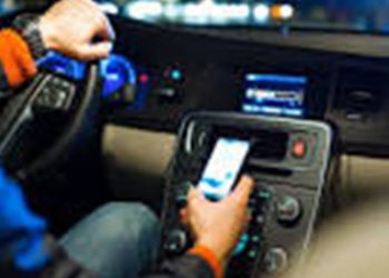 Компания Hyundai заставит свои машины «глушить» мобильники в салоне