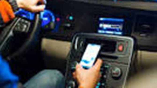 Компания Hyundai заставит свои машины «глушить» мобильники в салоне