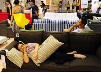 Руководство компании IKEA запретило посетителям спать в своем пекинском магазине