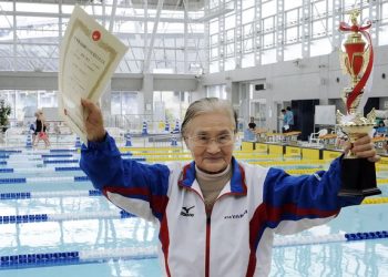 Столетняя пловчиха из Японии установила рекорд в заплыве на 1,5 километра