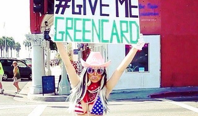 Украинская певица выпрашивает Green Card в США