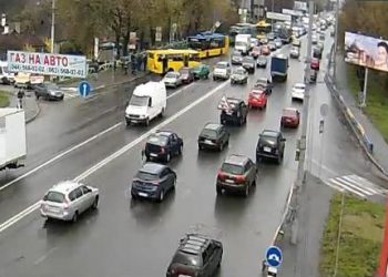 Авария в Киеве: Столкнулись маршрутка и пять авто