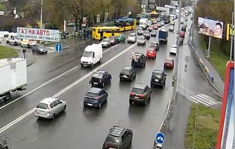 Авария в Киеве: Столкнулись маршрутка и пять авто