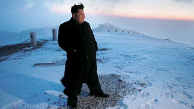 В сети высмеяли фото Ким Чен Ына, который якобы покорил горную вершину