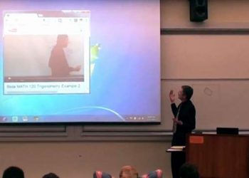 Видео с креативным преподавателем взорвало интернет