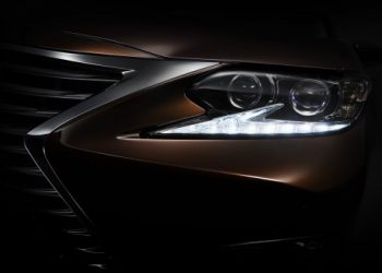 Компания Lexus опубликовала первое изображение нового ES