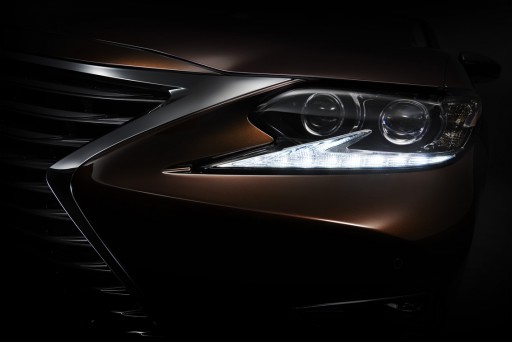 Компания Lexus опубликовала первое изображение нового ES