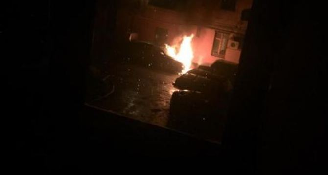В Харькове сгорел LEXUS турецкого консульства