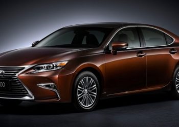 Lexus ES прошел процедуру небольшого рестайлинга
