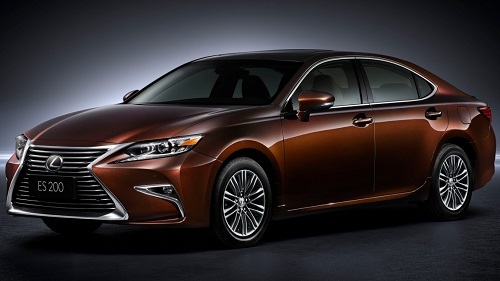 Lexus ES прошел процедуру небольшого рестайлинга
