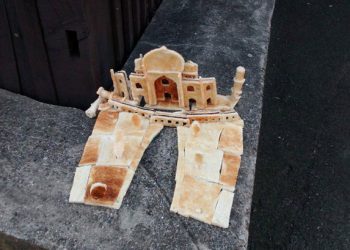 В Лондоне на тротуаре забыли Тадж-Махал