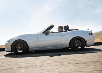 «Мазда» представила в Нью-Йорке «спортивную» спецверсию MX-5