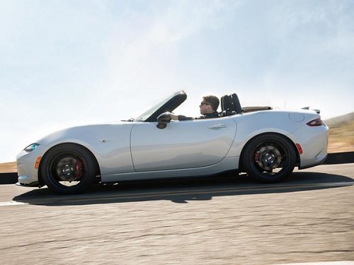 «Мазда» представила в Нью-Йорке «спортивную» спецверсию MX-5