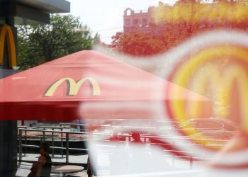 Москвич подал в суд на McDonalds из-за утраченного ногтя