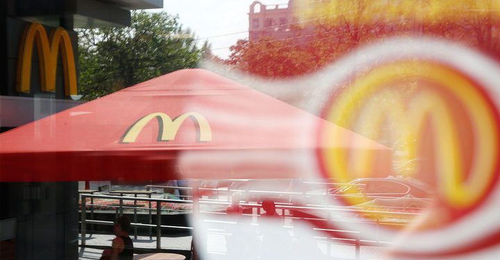 Москвич подал в суд на McDonalds из-за утраченного ногтя
