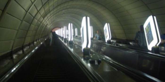 В Киеве пассажир скончался на эскалаторе в метро