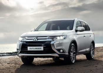 В Нью-Йорке состоялась премьера обновленной версии кроссовера Mitsubishi Outlander