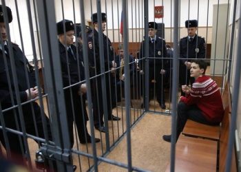 Надежду Савченко доставили в суд под усиленной охраной