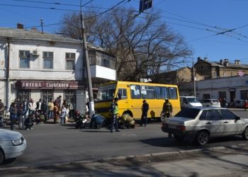В Одессе водитель маршрутки задавил женщину