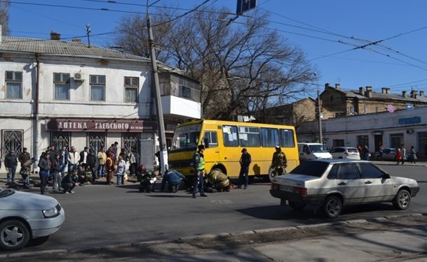 В Одессе водитель маршрутки задавил женщину