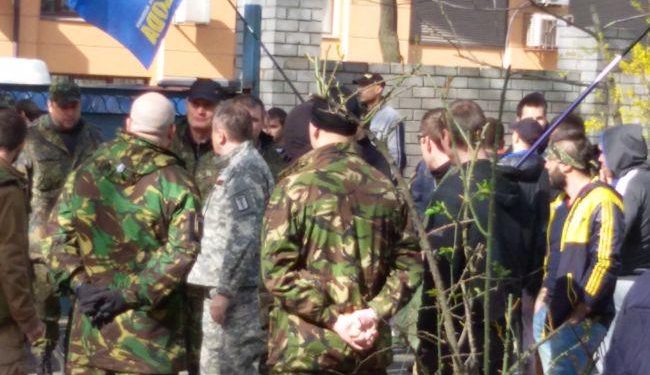 Боевики Корбана обвиняются в захвате Днепропетровского админсуда