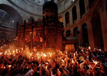 В Храме Гроба Господня свершилось чудо: сошел благодатный огонь
