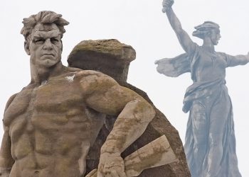 "Родину-мать" удалили из списка "абсурдных" памятников после скандала