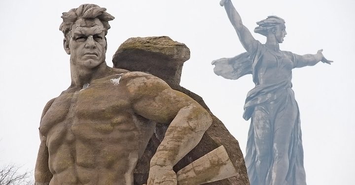"Родину-мать" удалили из списка "абсурдных" памятников после скандала