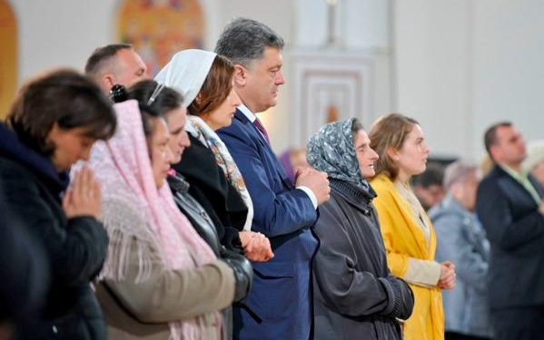 В Пасхальную ночь глава Украины помолится за мир в стране