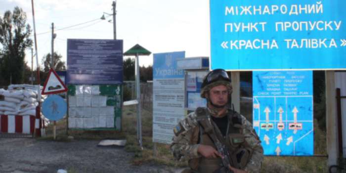 Автомобиль с пограничниками подорвался на заложенном фугасе