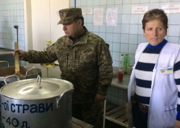 Полторак пришел в ужас от солдатской столовой
