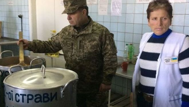 Полторак пришел в ужас от солдатской столовой