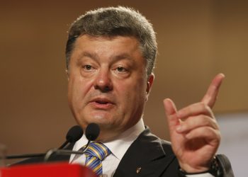Глава Украины пообещал ввести военное положение на Донбассе