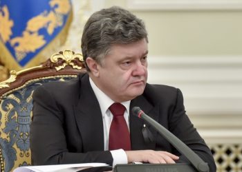 Порошенко поручил распространить вещание ATR на всю Украину