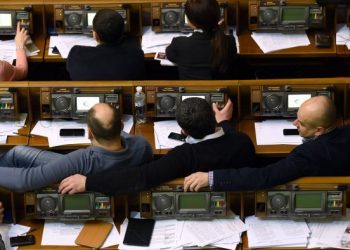 Гройсман вывесит «доску позора» с депутатами-прогульщиками