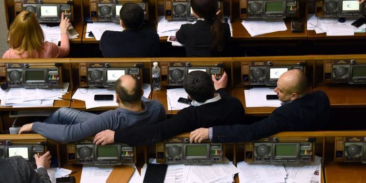 Гройсман вывесит «доску позора» с депутатами-прогульщиками
