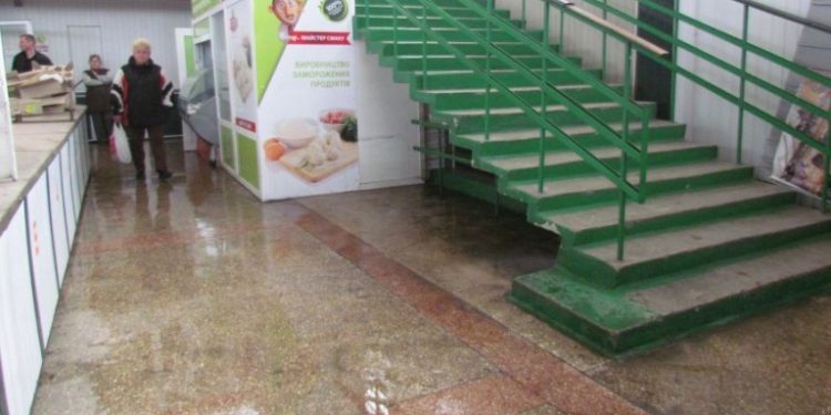 В Мариуполе горел Центральный рынок