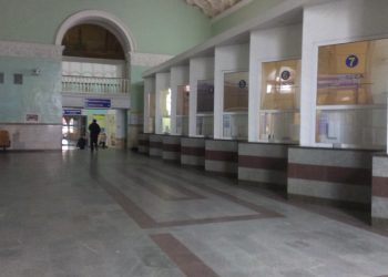 Вокзал в Симферополе сейчас похож на пустынную Припять