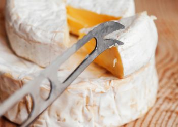 Специалисты рассказали, чем полезен сыр