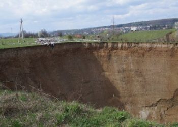 В Закарпатской области под землю может провалиться известный на всю Украину посёлок
