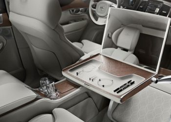 Volvo заменила сиденье в XC90 столиком для макияжа