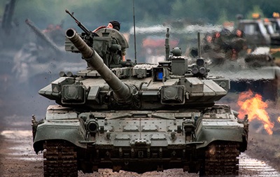 На подмосковном полигоне Алабино новейший танк поломался на репетиции парада