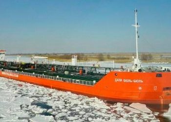 Украинские пограничники задержали танкер РФ емкостью в 4,5 тысячи тонн, пытавшийся войти в крымский порт