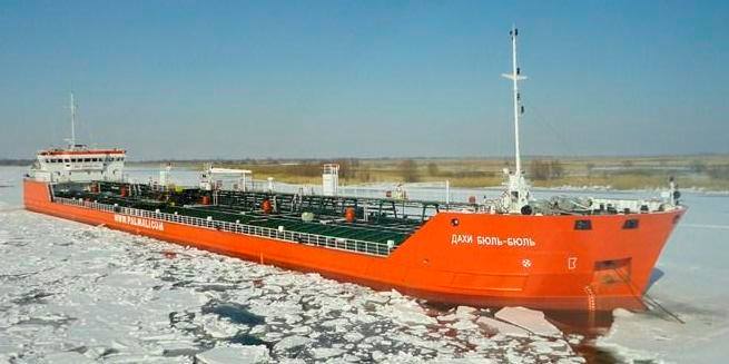 Украинские пограничники задержали танкер РФ емкостью в 4,5 тысячи тонн, пытавшийся войти в крымский порт
