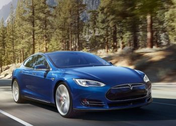 Компания Tesla представила новый базовый седан Model S с индексом 70D