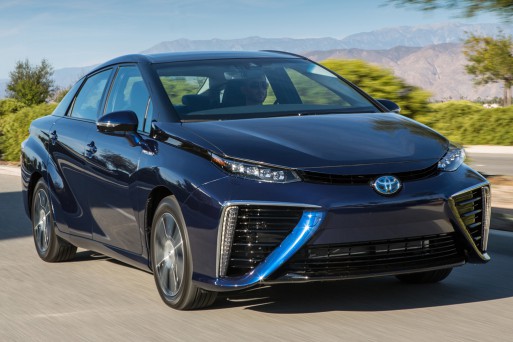 Модель Toyota Mirai сможет поехать и на коровьих «лепешках»